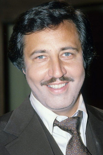 Photo of actor Lloyd Battista