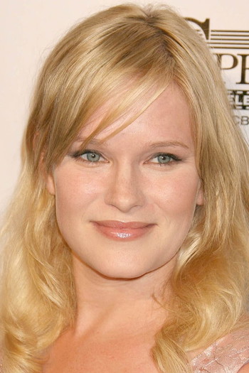 Photo of actress Nicholle Tom