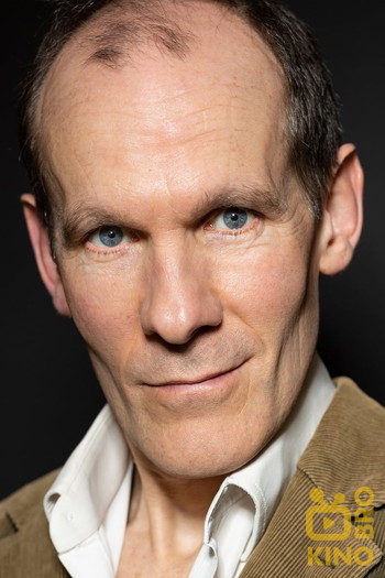 Photo of actor Simon Paisley Day