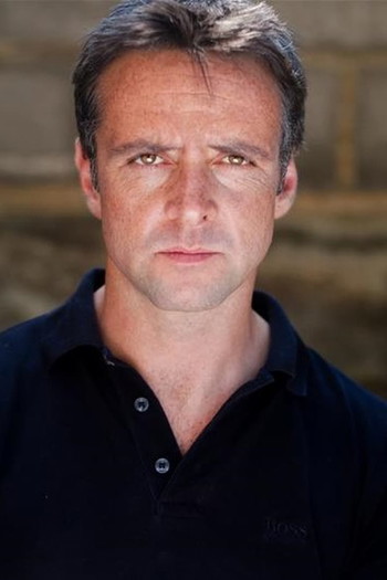 Photo of actor Richard Harrington