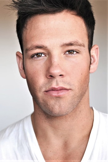 Photo of actor Taylor Frey