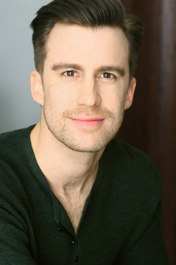 Photo of actor Gavin Creel