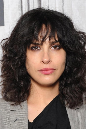 Фото акторки Desiree Akhavan