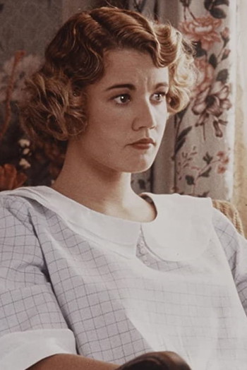 Photo of actress Emily Lloyd