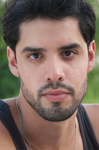 Photo of actor Esteban Benito