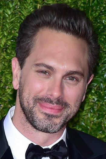 Photo of actor Thomas Sadoski