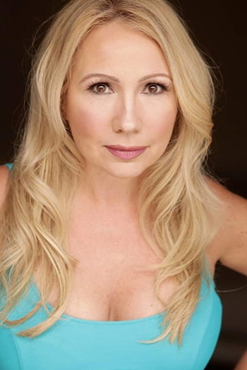 Photo of actress Stephanie Garvin