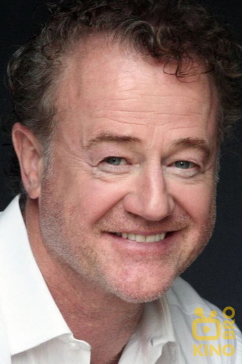 Photo of actor Owen Teale