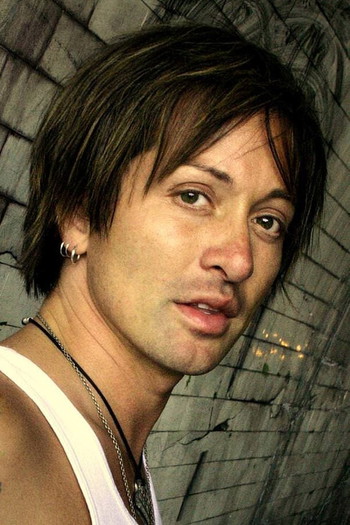 Фото актора Johnny Alonso