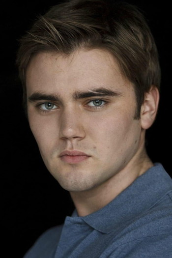 Photo of actor Cameron Bright