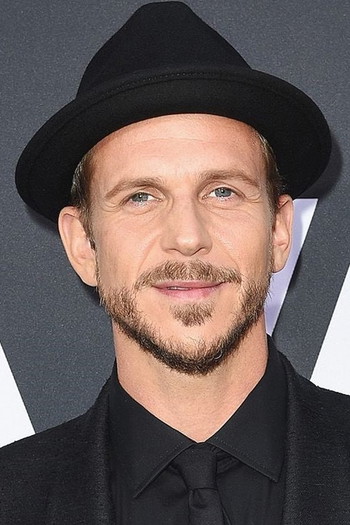 Photo of actor Gustaf Skarsgård