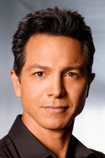 Photo of actor Benjamin Bratt