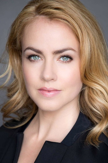 Photo of actress Amanda Schull