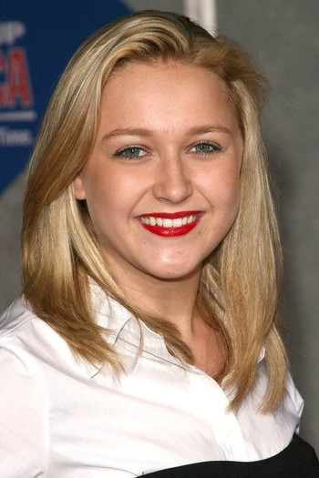 Photo of actress Skye McCole Bartusiak