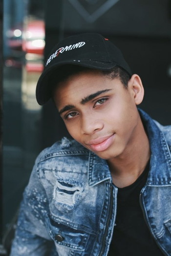 Photo of actor Bryce Xavier