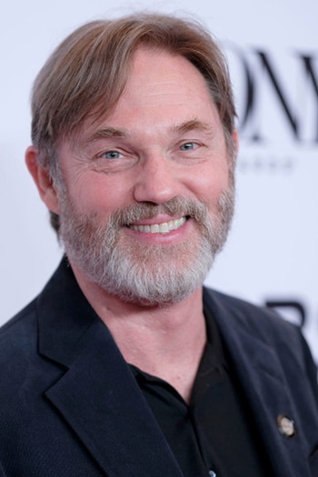 Photo of actor Richard Thomas