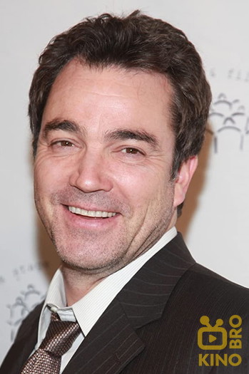 Photo of actor Jon Tenney