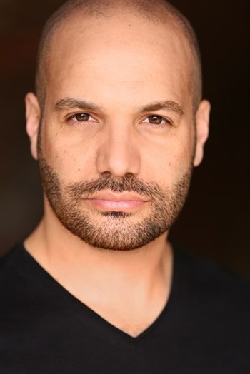 Photo of actor Alex Pérez