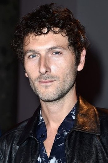 Photo of actor Simon Buret