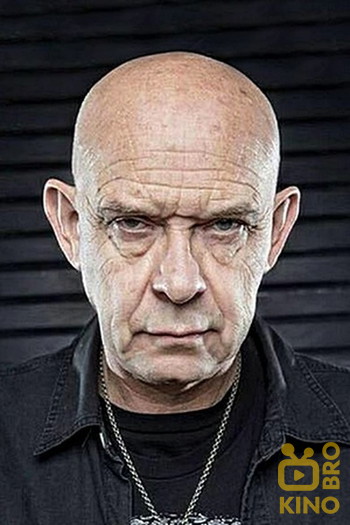 Photo of actor Doug Bradley