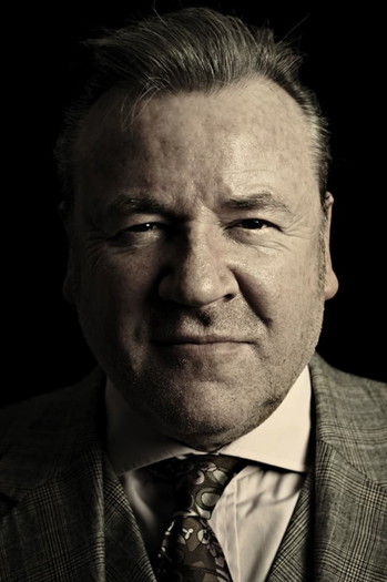 Photo of actor Ray Winstone