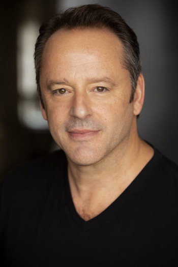 Photo of actor Gil Bellows