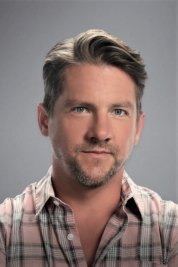 Photo of actor Zachary Knighton