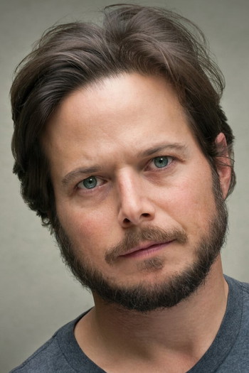 Photo of actor Scott Wolf