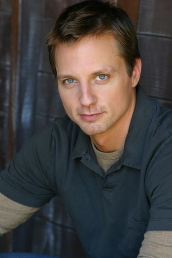 Photo of actor Steven Petrarca