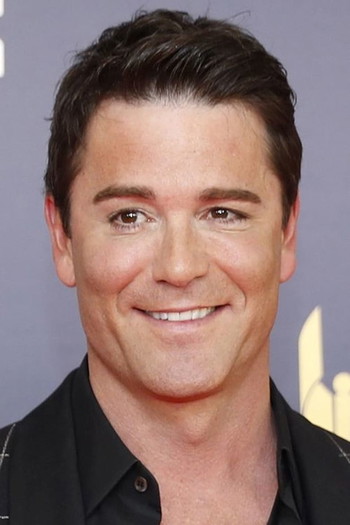 Photo of actor Yannick Bisson