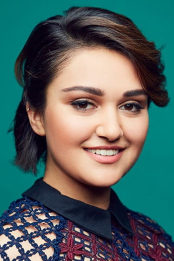 Photo of actress Ariela Barer