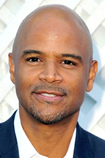 Photo of actor Dondré Whitfield