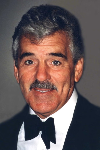 Photo of actor Dennis Farina