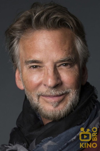 Photo of actor Kenny Loggins