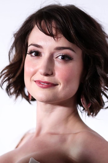 Photo of actress Milana Vayntrub