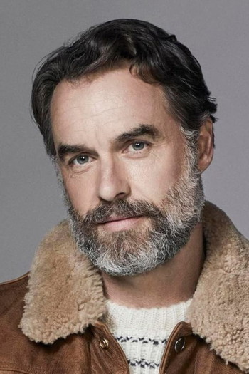 Photo of actor Murray Bartlett