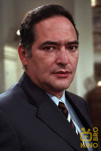 Photo of actor Roberto Ballesteros