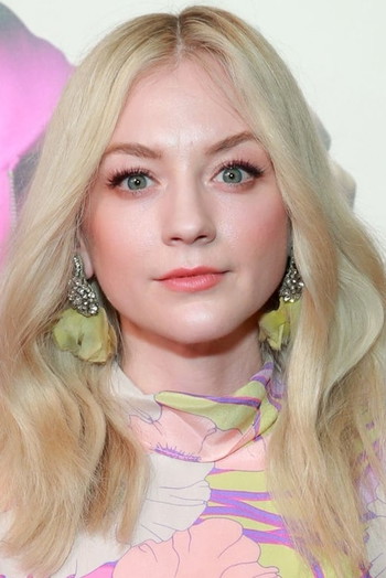 Photo of actress Emily Kinney