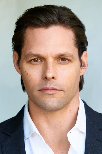 Photo of actor Justin Bruening