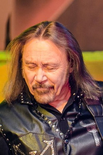 Photo of actor Ian Hill