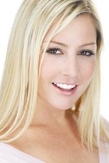 Photo of actress Lindsey Axelsson