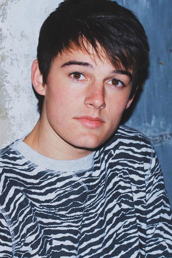 Photo of actor Kenny Holland