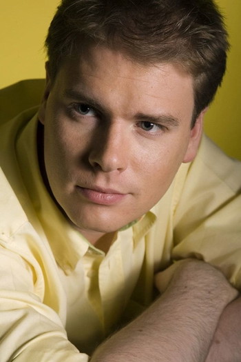 Photo of actor Benjamin Hulett