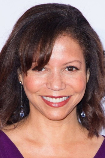 Photo of actress Gloria Reuben