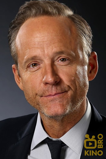 Photo of actor John Benjamin Hickey