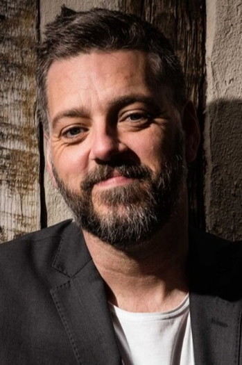 Photo of actor Iain Lee