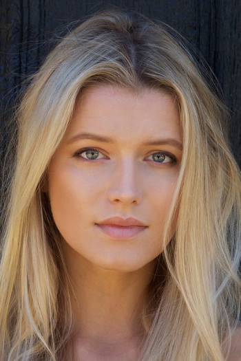 Photo of actress Lily Travers