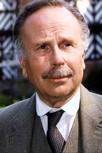 Photo of actor Edward Hardwicke