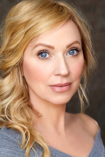 Photo of actress Leigh-Allyn Baker