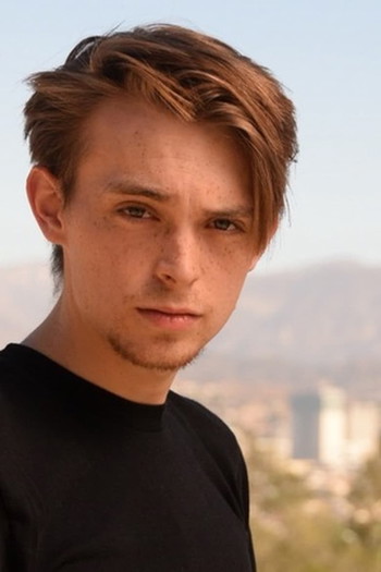 Photo of actor Dylan Riley Snyder